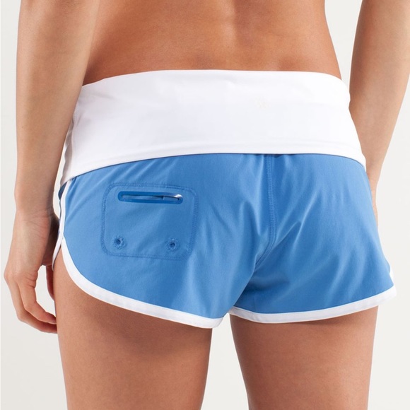 NEW Lululemon *Reversible Flip Out Boardshort in
Blue / Floral White
Size 4. - Picture 4 of 9